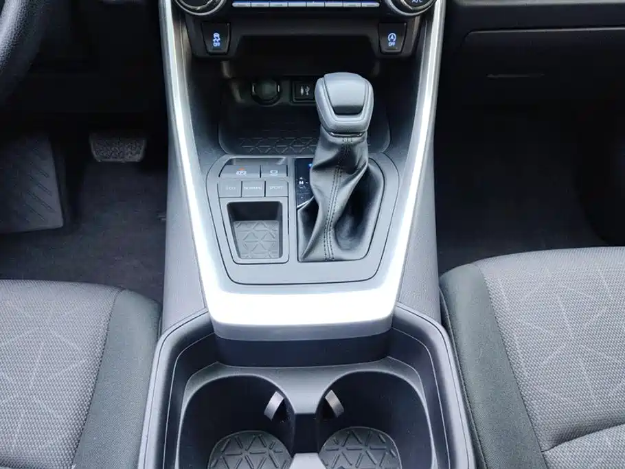 Toyota RAV4 — миниатюра 16