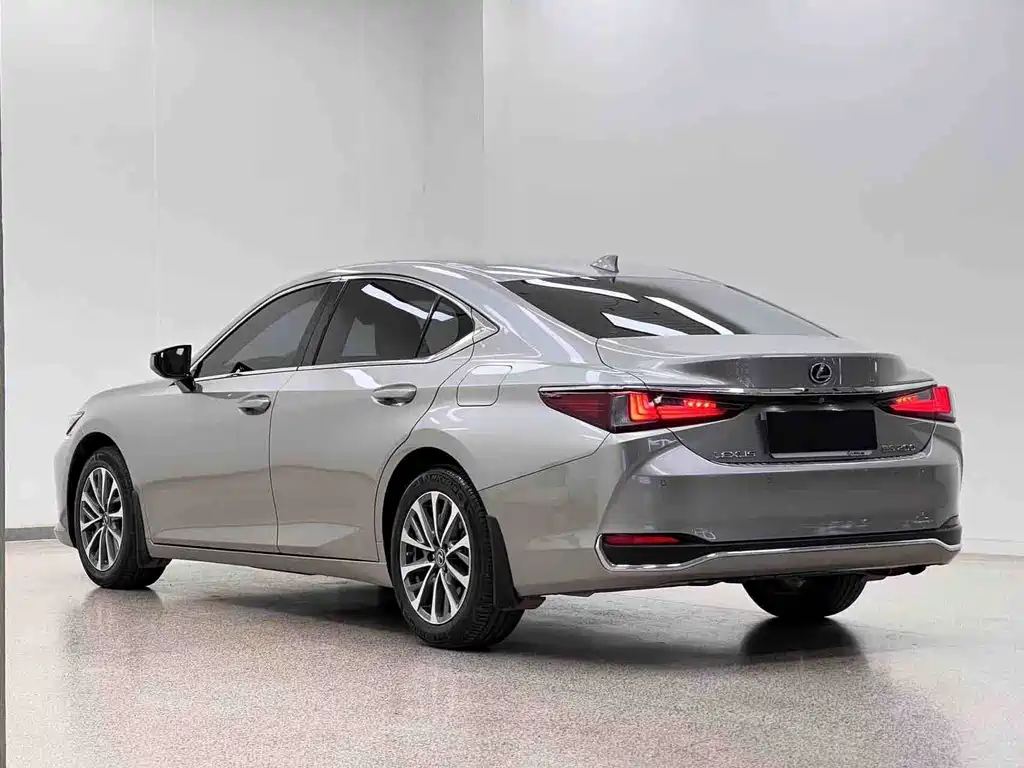 Lexus ES — миниатюра 31
