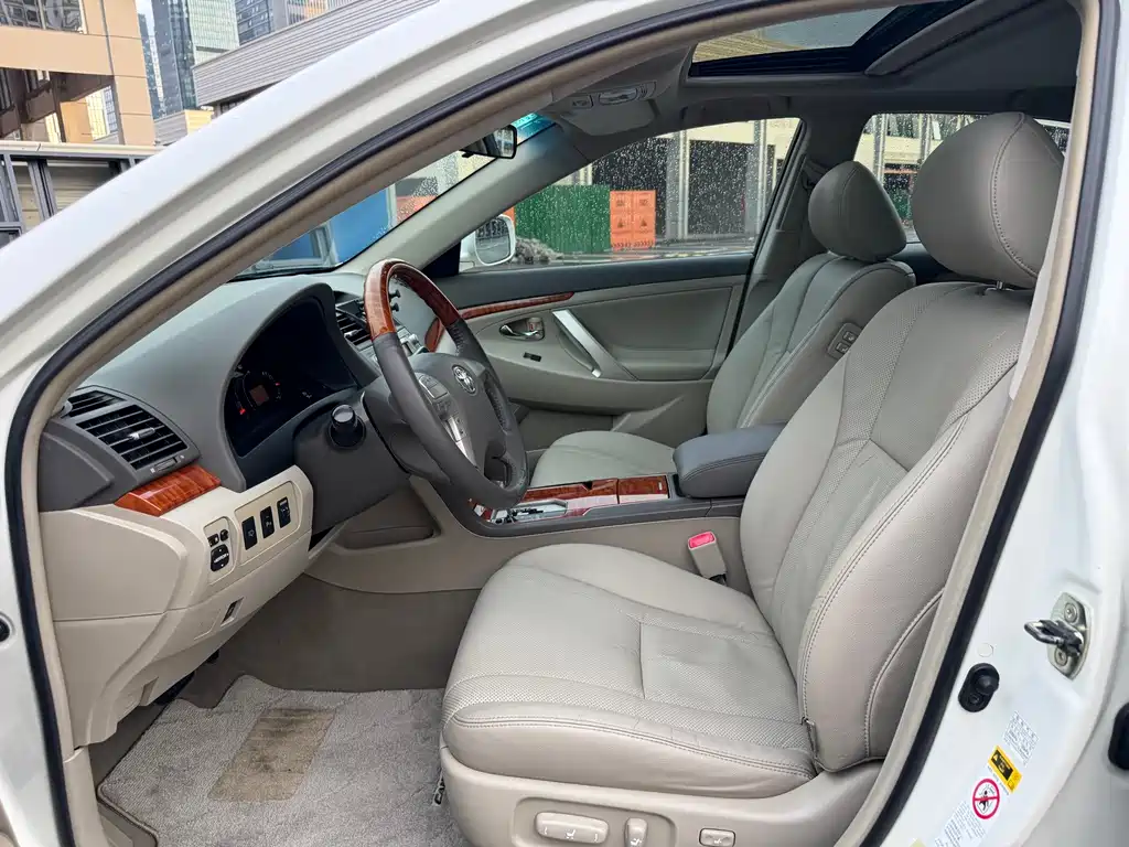 Toyota Camry — миниатюра 4