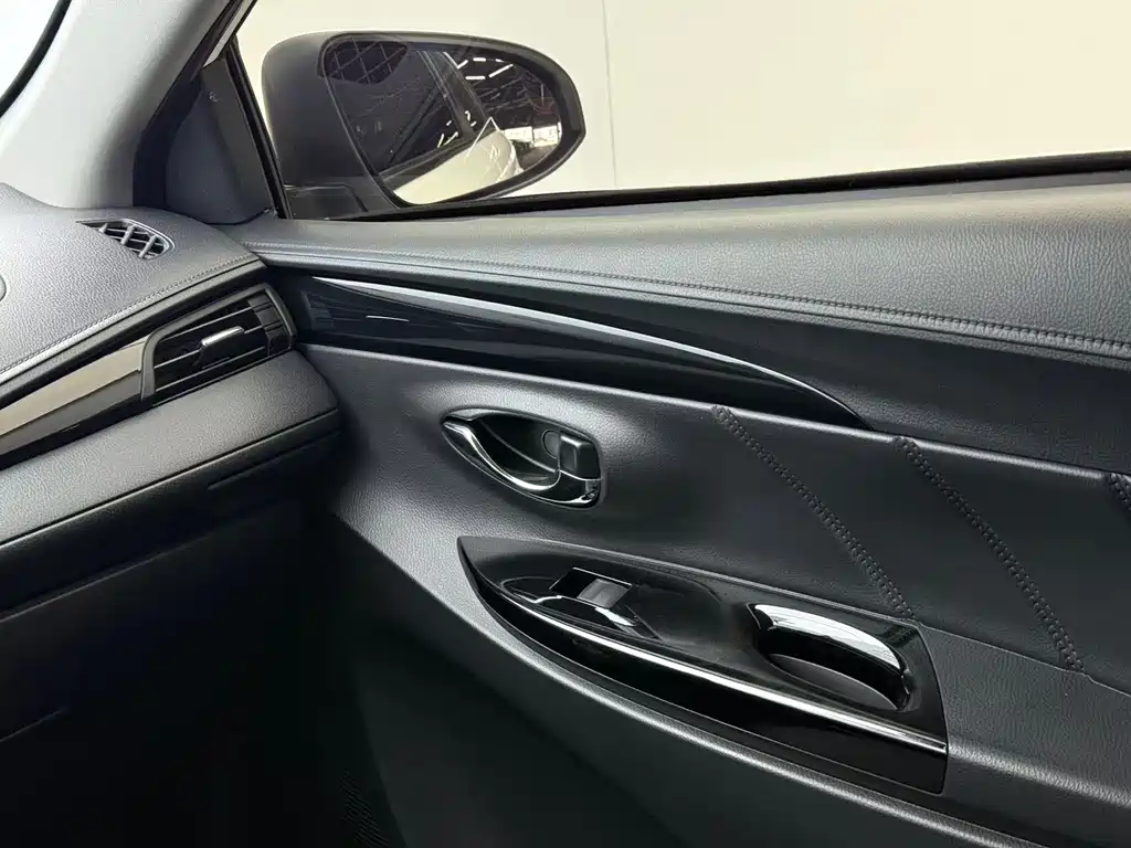 TOYOTA YARIS L ZHIXUAN