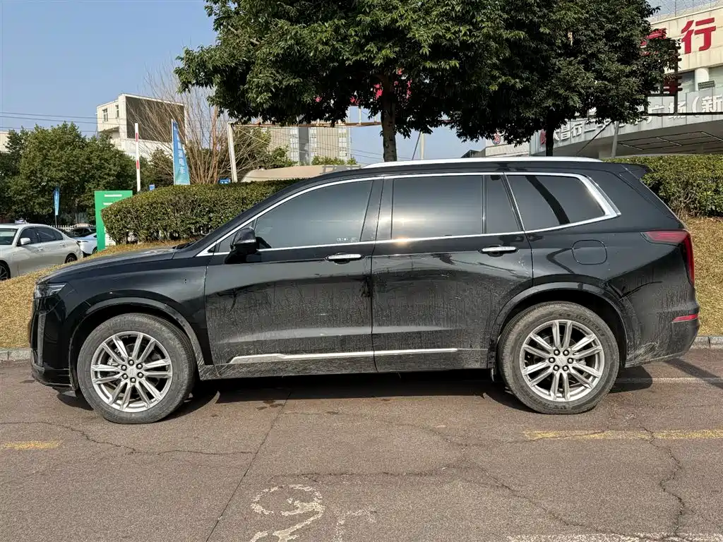 CADILLAC XT6