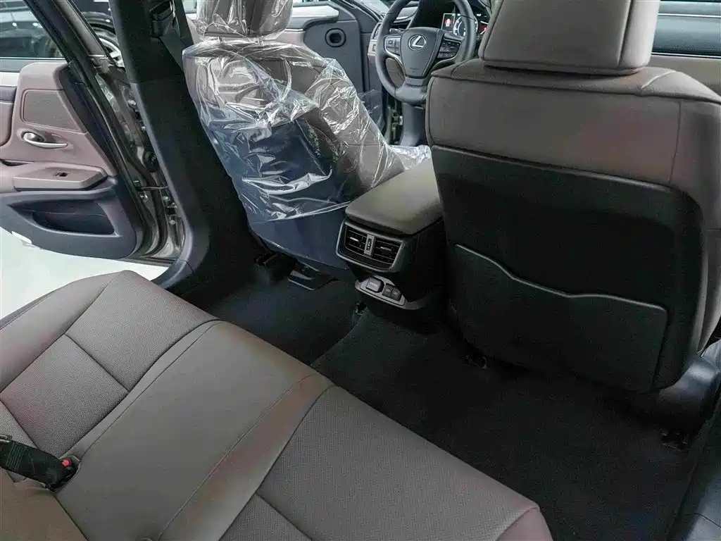 Lexus ES — миниатюра 11