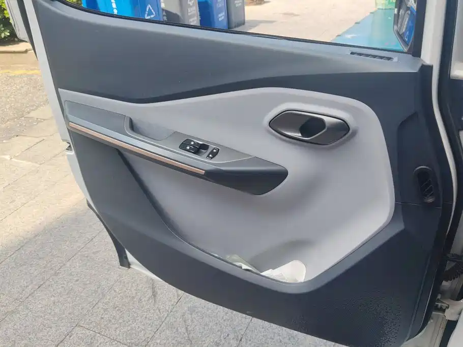 Baojun E200 — миниатюра 7