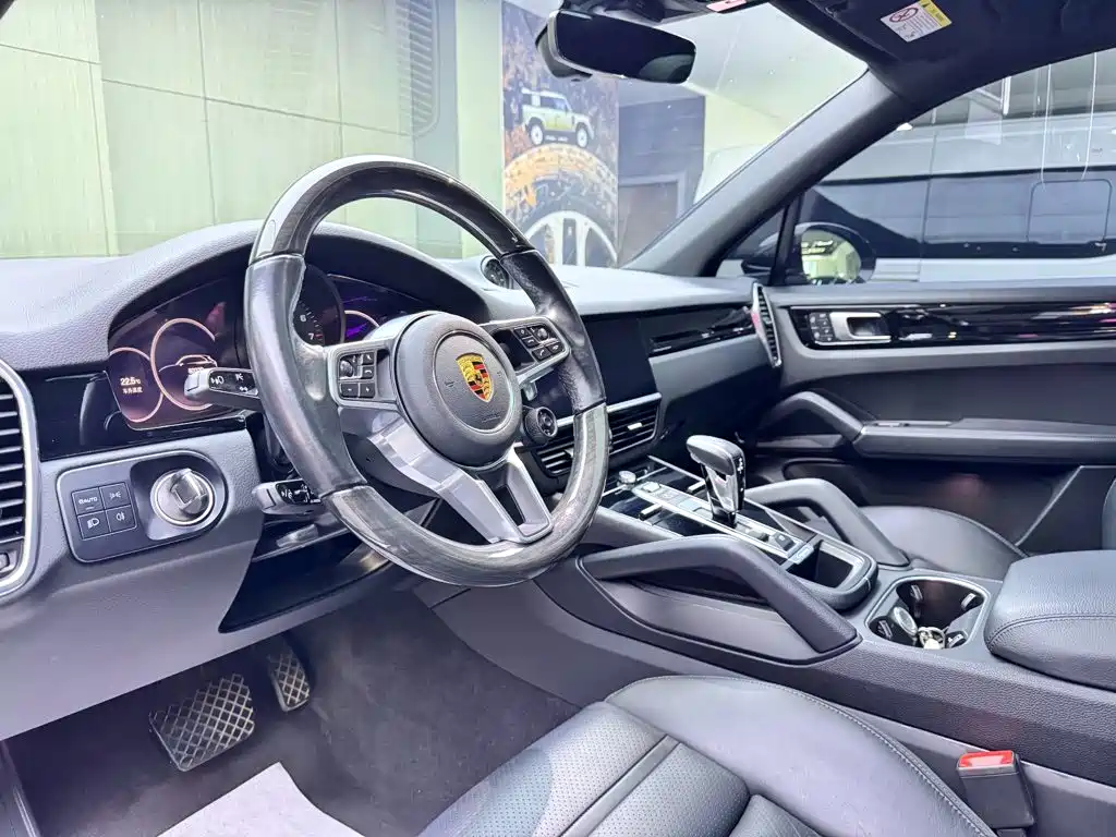 Porsche Cayenne — миниатюра 8