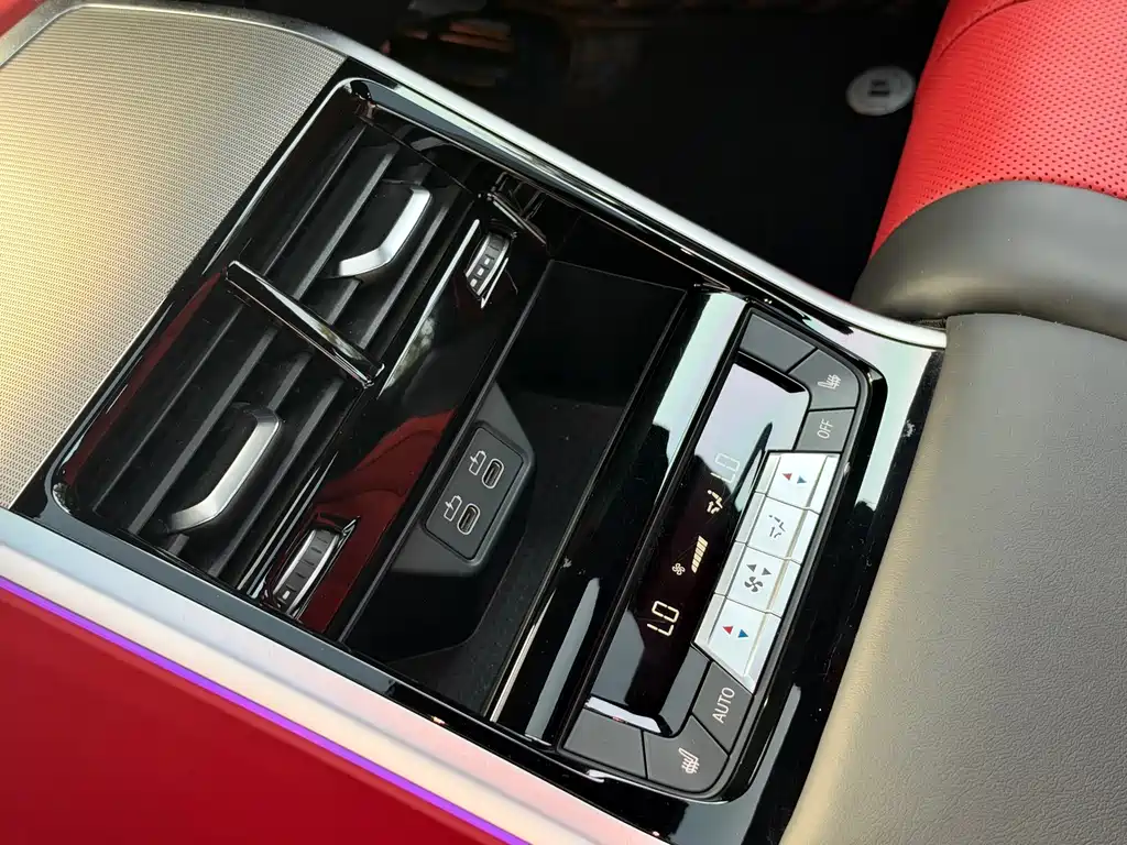 BMW 8 Series — миниатюра 7