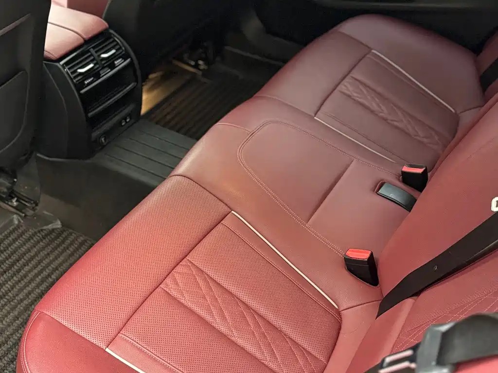 BMW 5 Series — миниатюра 12