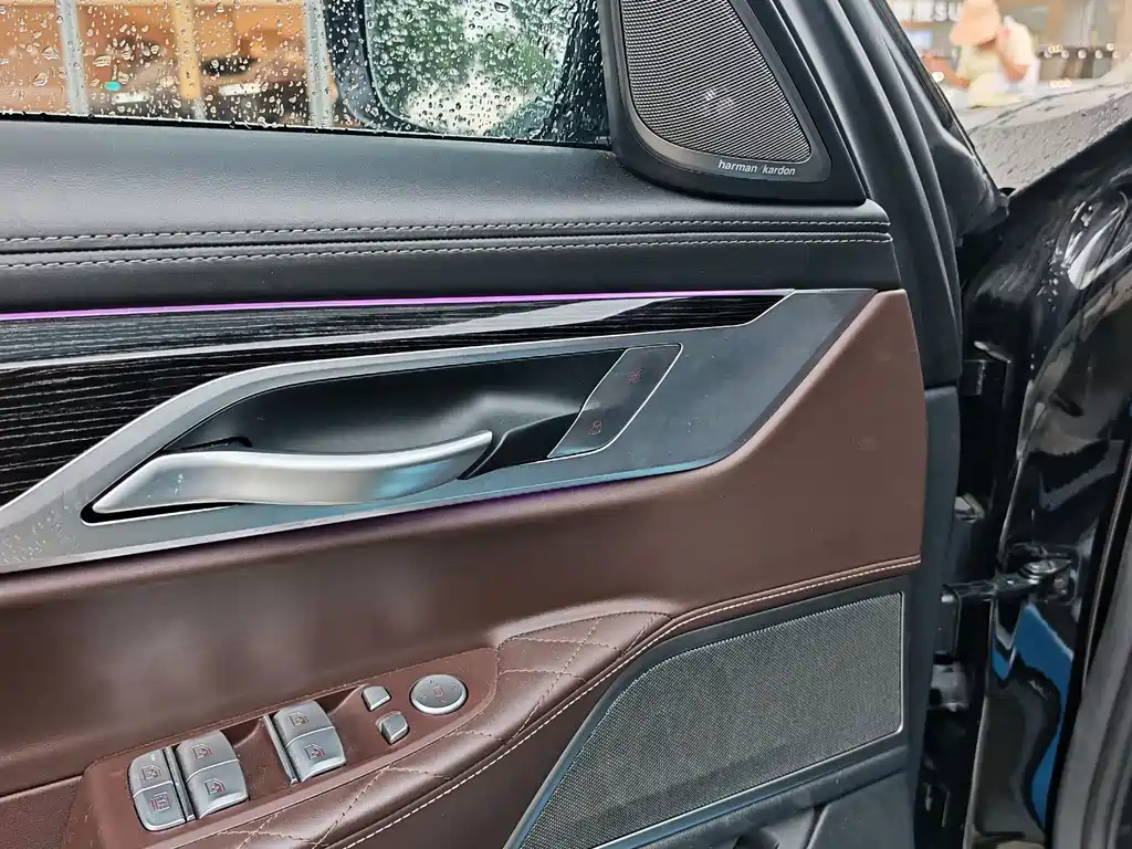 BMW 7 Series — миниатюра 5