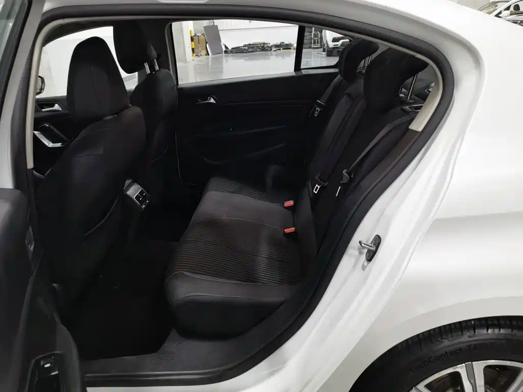 Peugeot 408 — миниатюра 15
