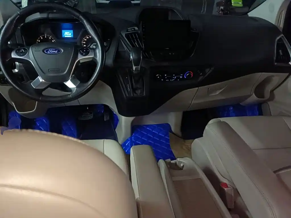 Ford Tourneo — миниатюра 10