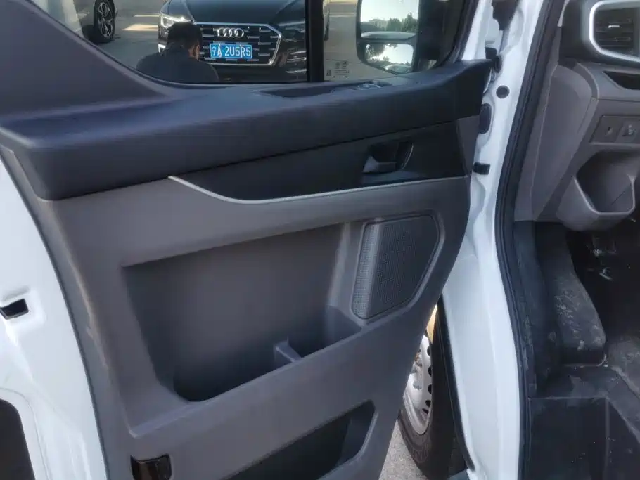 Ford Transit — миниатюра 7