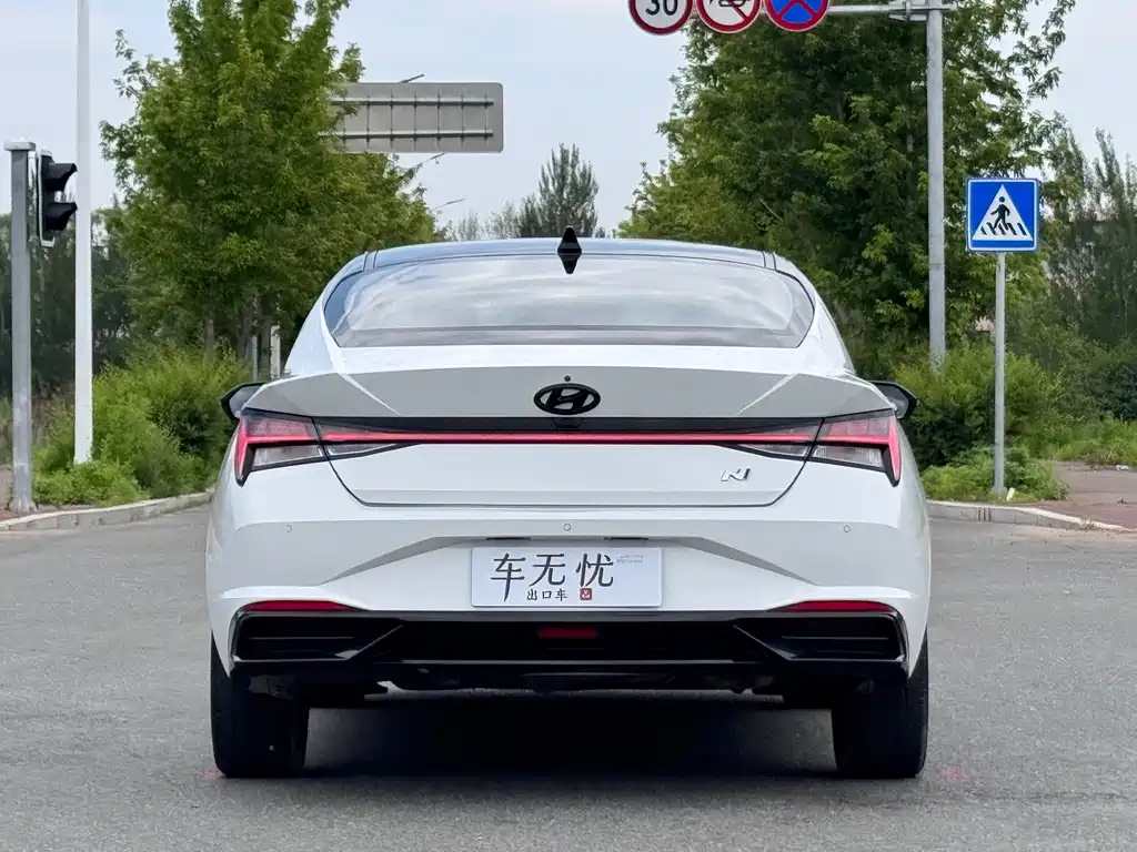 Hyundai Elantra 2022 1.5L CVT LUX Luxury