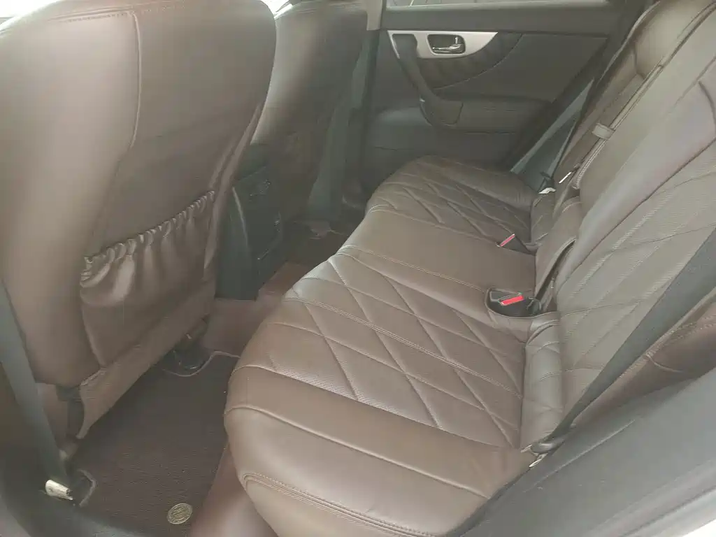 Infiniti QX70 — миниатюра 12