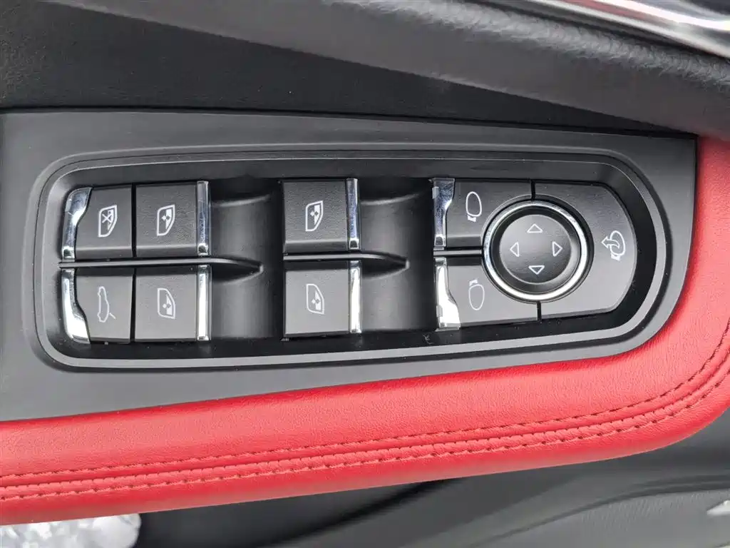 Porsche Macan — миниатюра 28