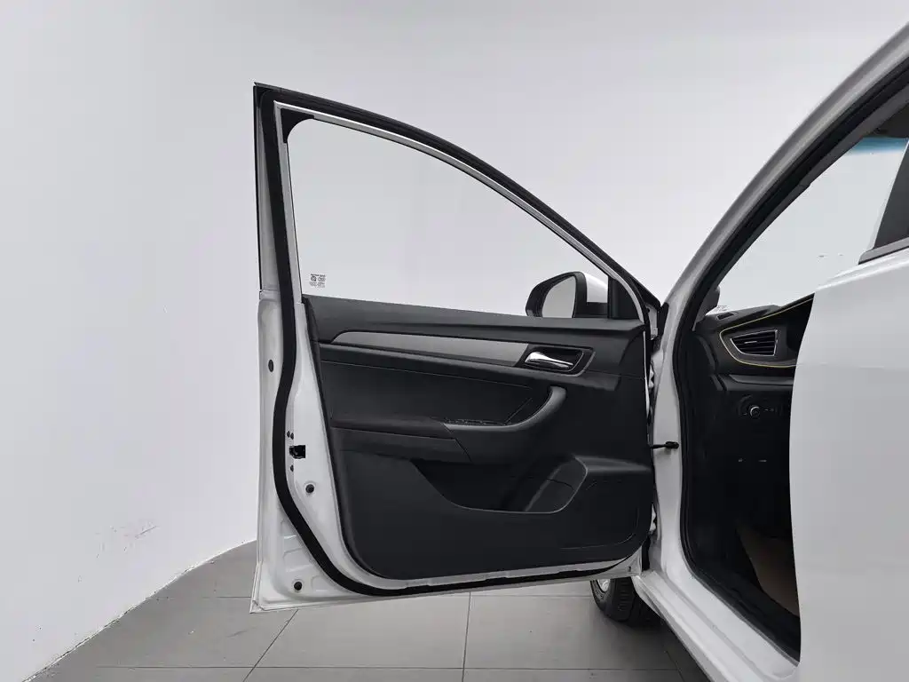 Roewe 360 — миниатюра 8
