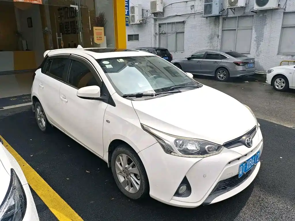 Toyota Yaris L — миниатюра 3