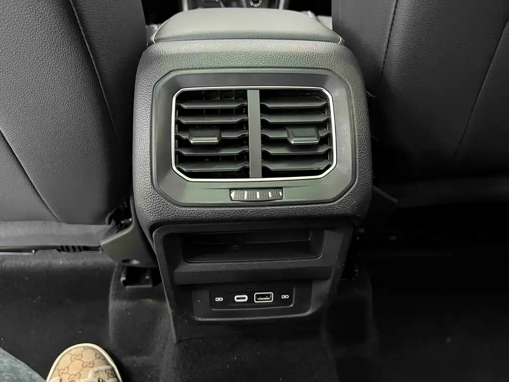 Volkswagen Tiguan L — миниатюра 18