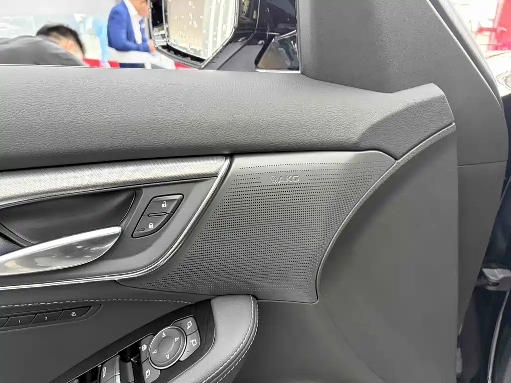 Cadillac CT5 — миниатюра 7