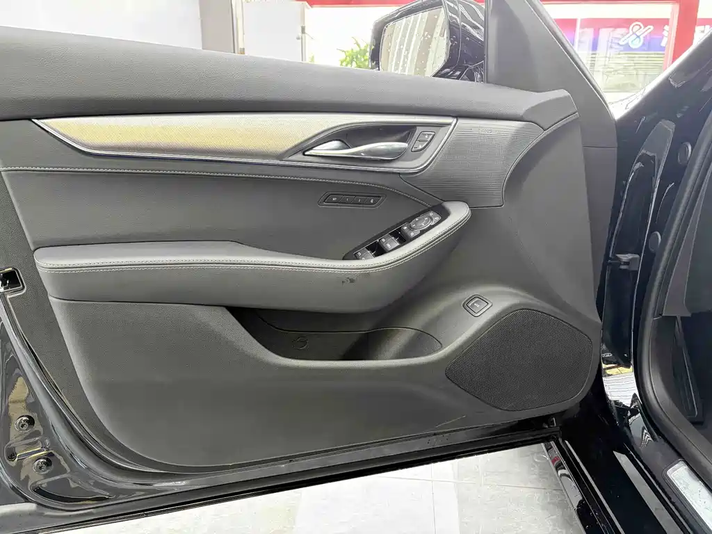 Cadillac CT5 — миниатюра 6