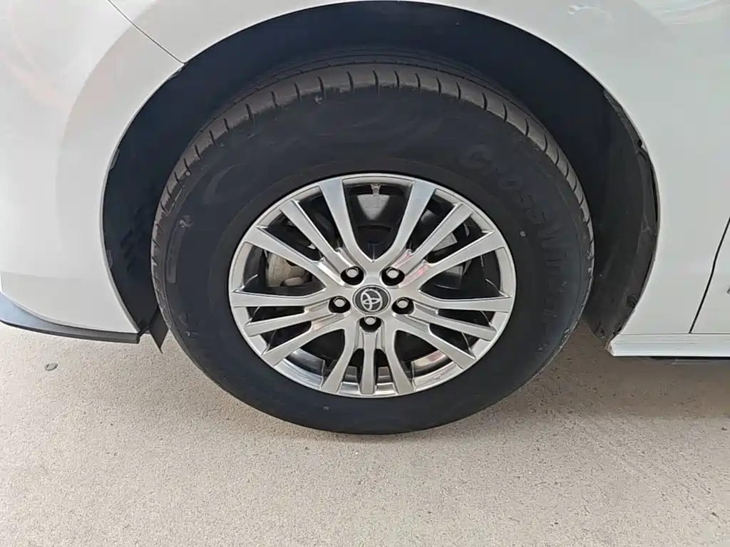Toyota Sienna — миниатюра 23