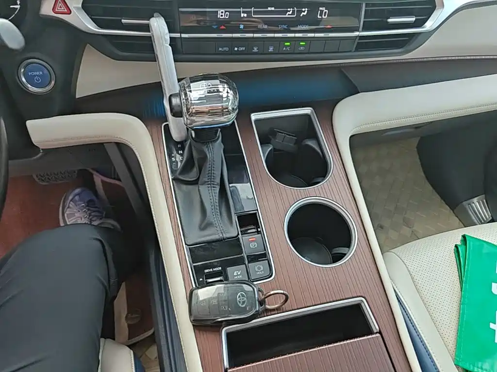 Toyota Sienna — миниатюра 14