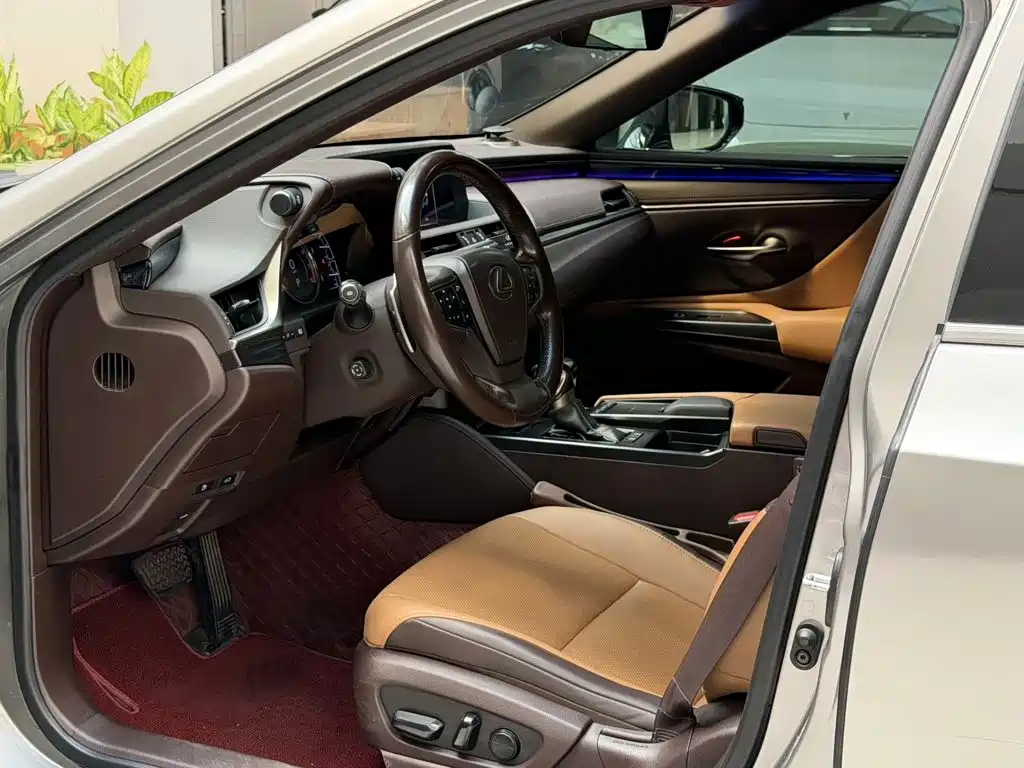 Lexus ES 2018 200 V