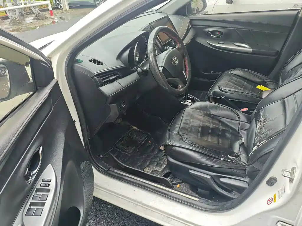 Toyota Yaris L — миниатюра 5