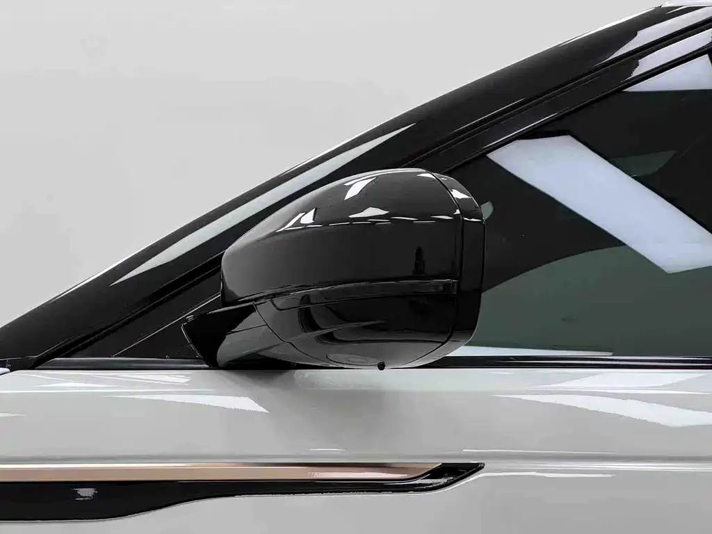 Land Rover Velar — миниатюра 8