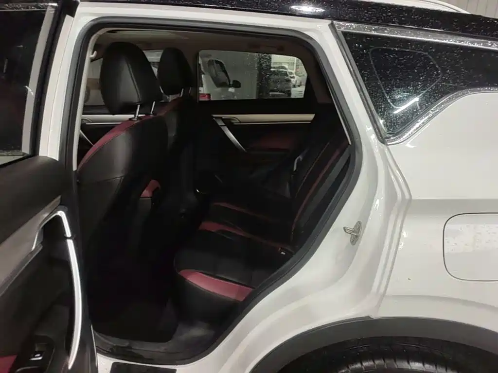 Geely Binyue — миниатюра 17