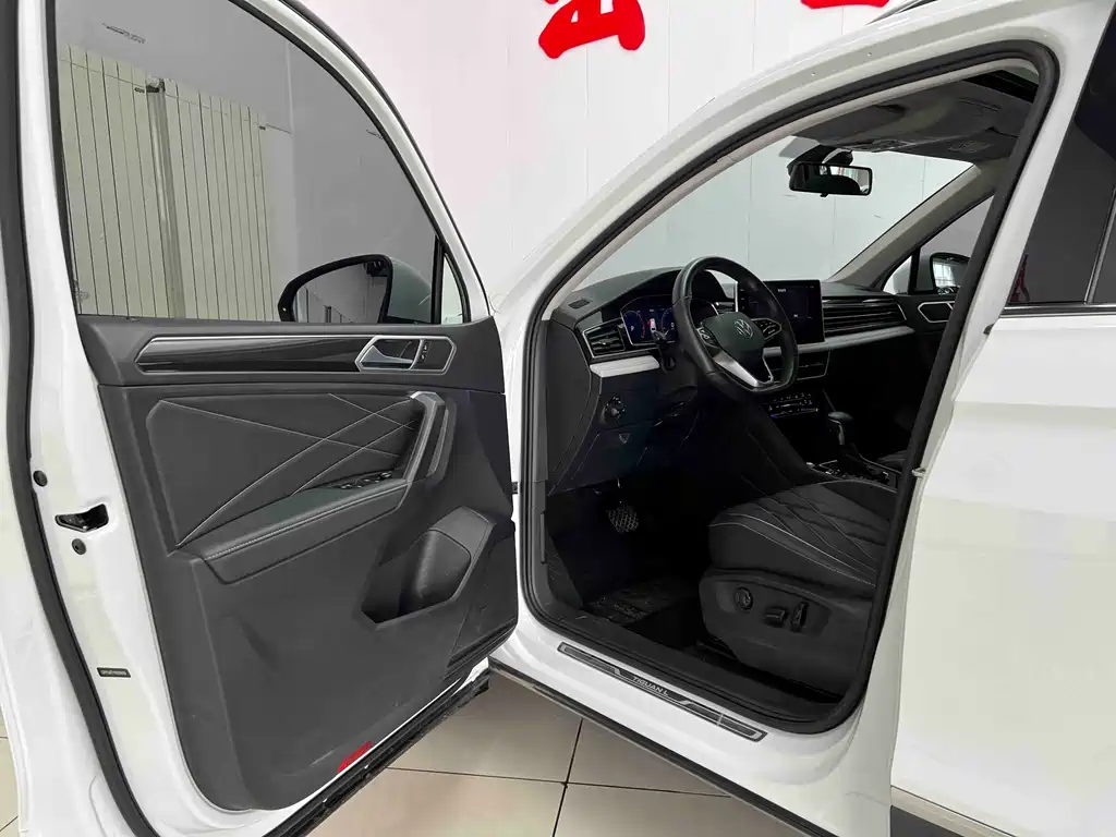 Volkswagen Tiguan L — миниатюра 7