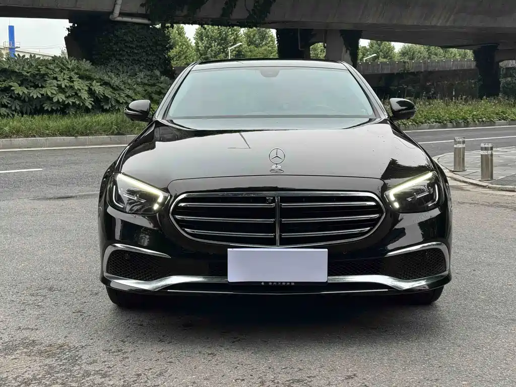 Mercedes-Benz E-Class — миниатюра 2
