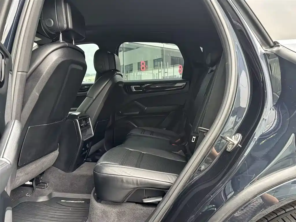Porsche Cayenne — миниатюра 18