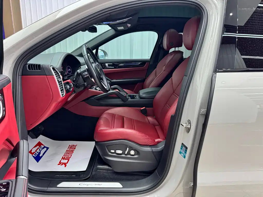 Porsche Cayenne — миниатюра 7
