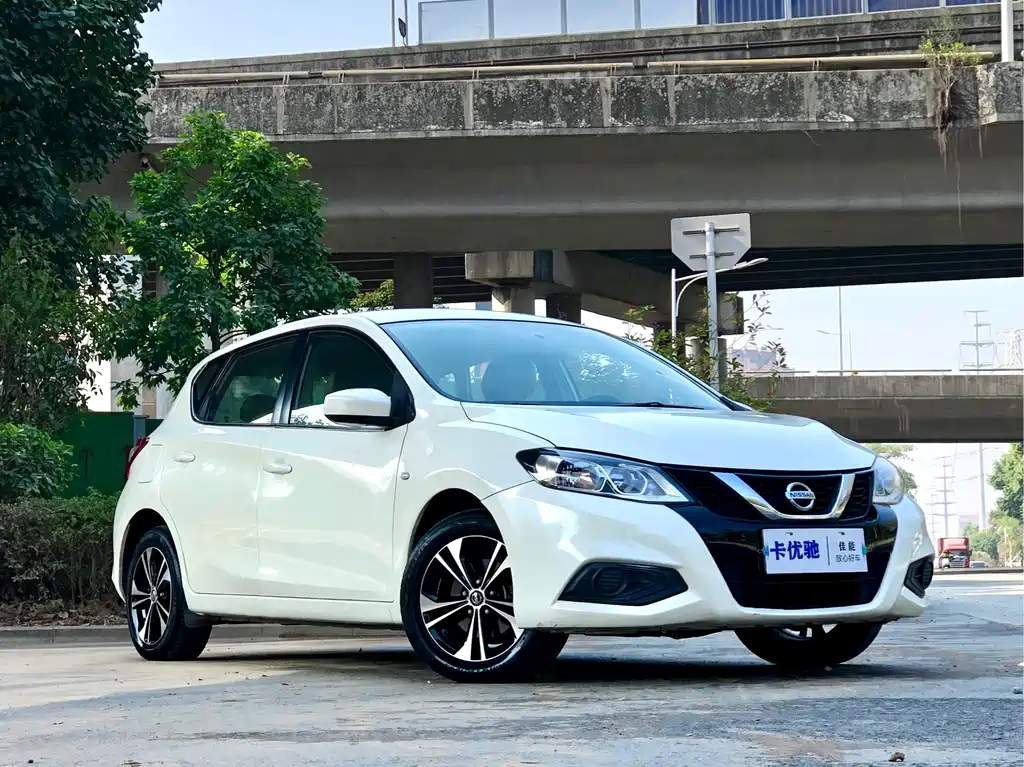 NISSAN TIIDA