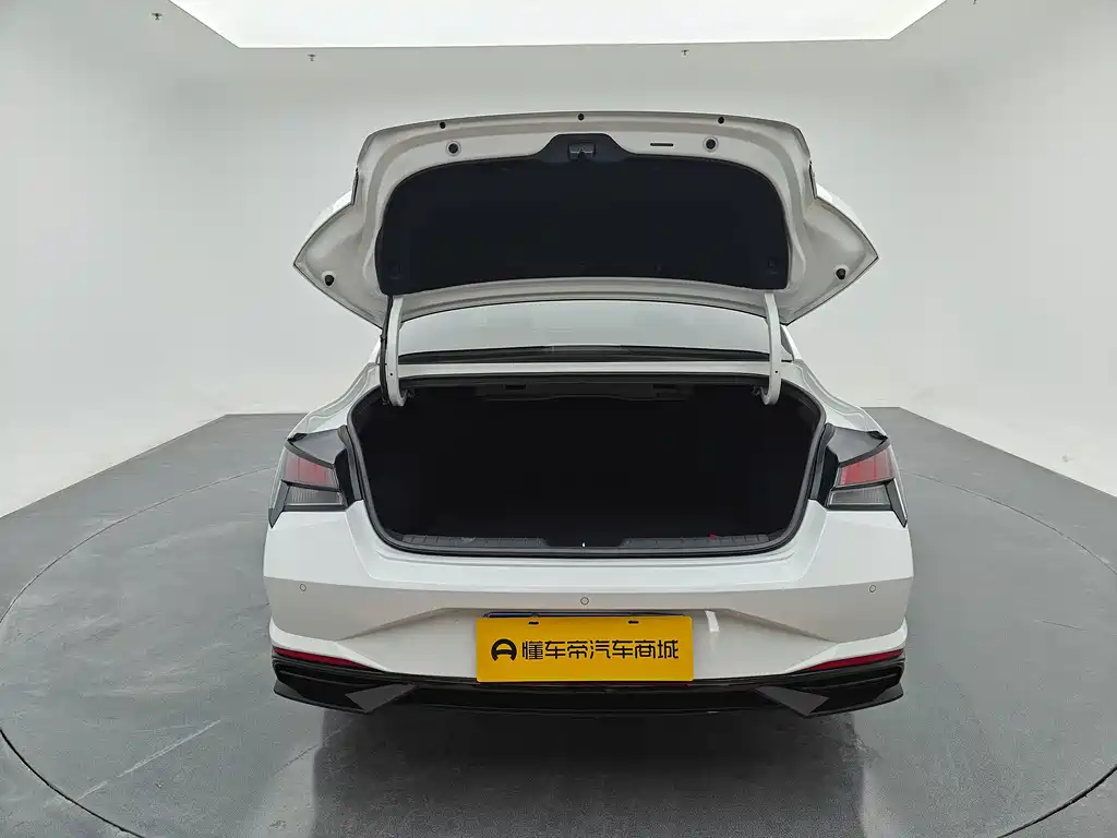 Hyundai Elantra — миниатюра 9