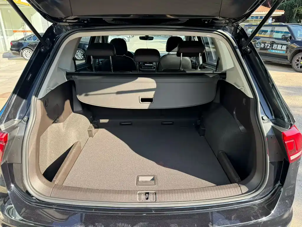 Volkswagen Tiguan L L 2017 330TSI AT Luxury