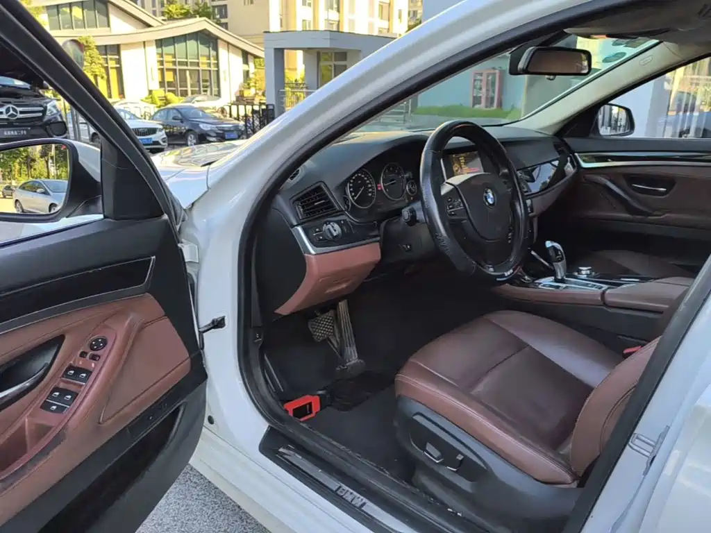 BMW 5 Series — миниатюра 14