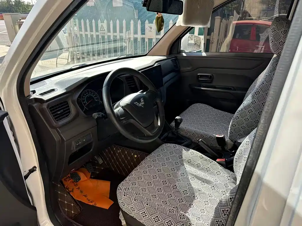 WULING WULING HONGGUANG V