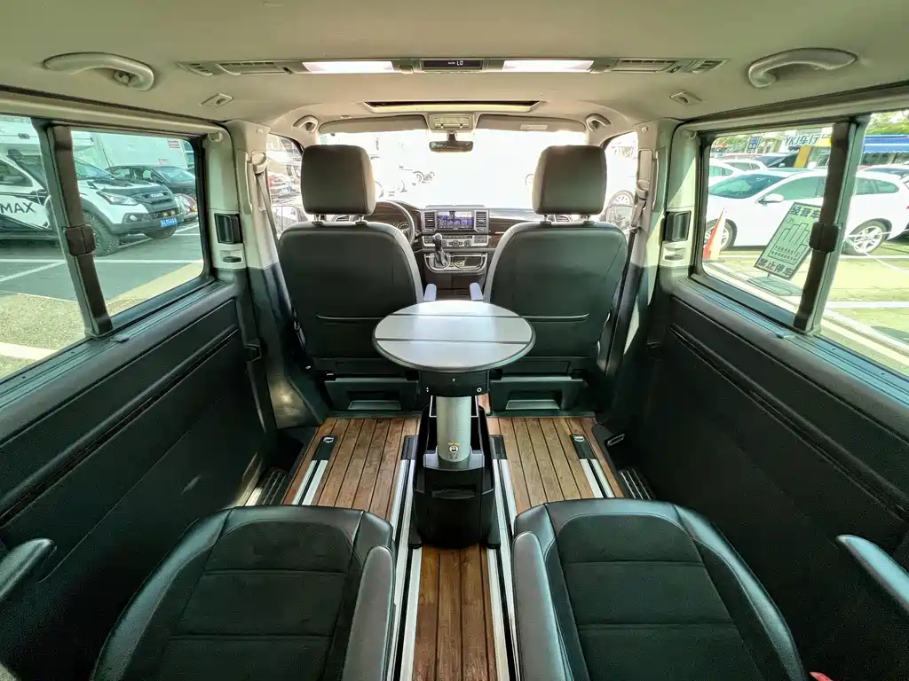 Volkswagen Multivan — миниатюра 12