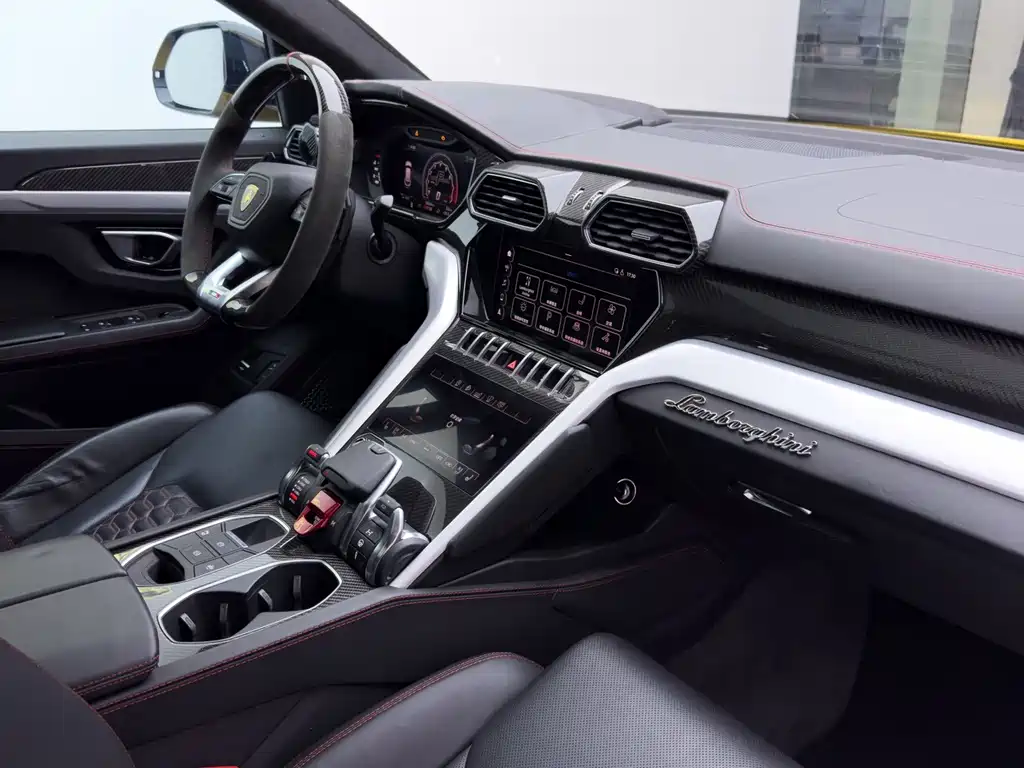Lamborghini Urus — миниатюра 14