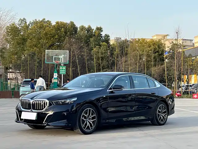 bmw i5