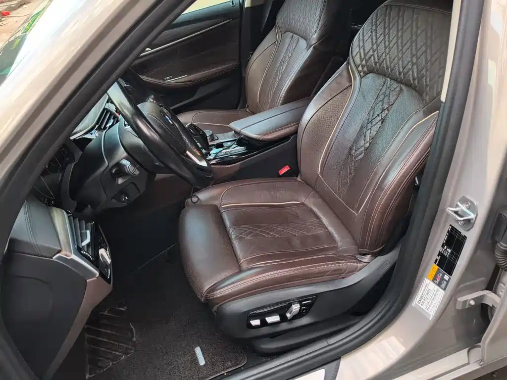 BMW 5 Series New Energy — миниатюра 8