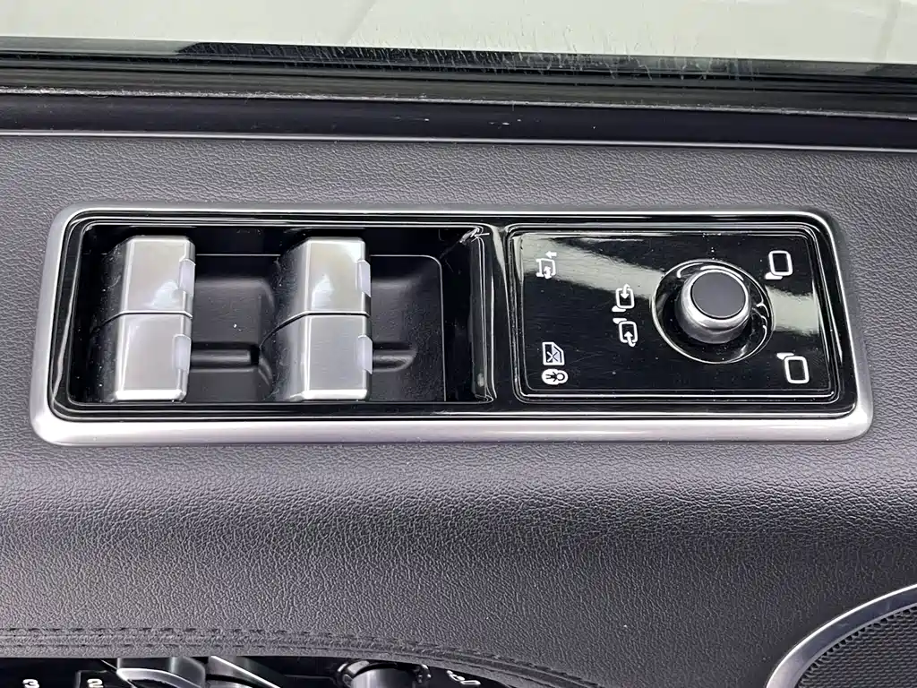 Land Rover Range Rover — миниатюра 17