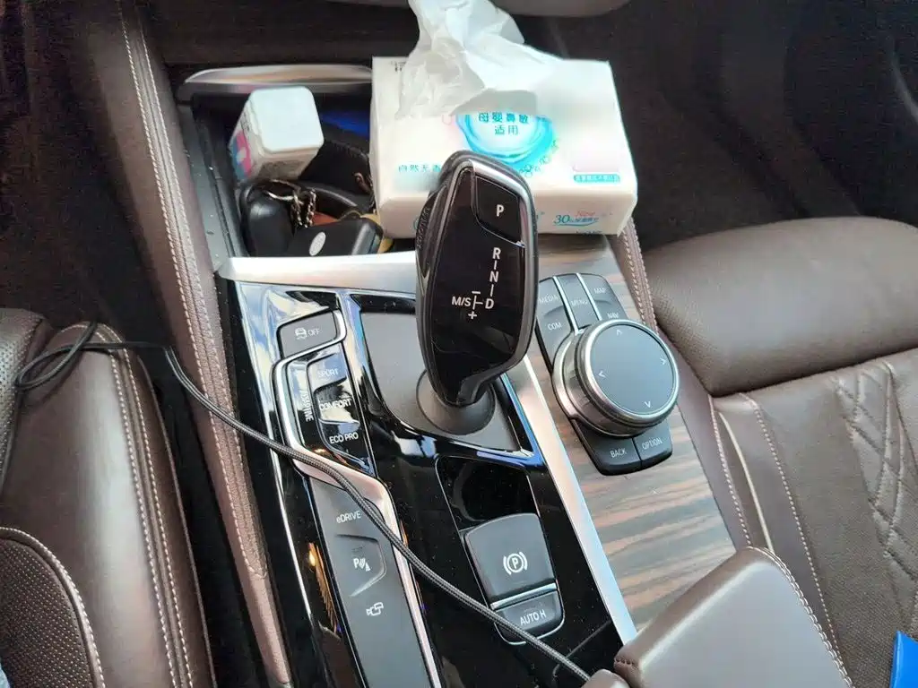 BMW 5 Series New Energy — миниатюра 7