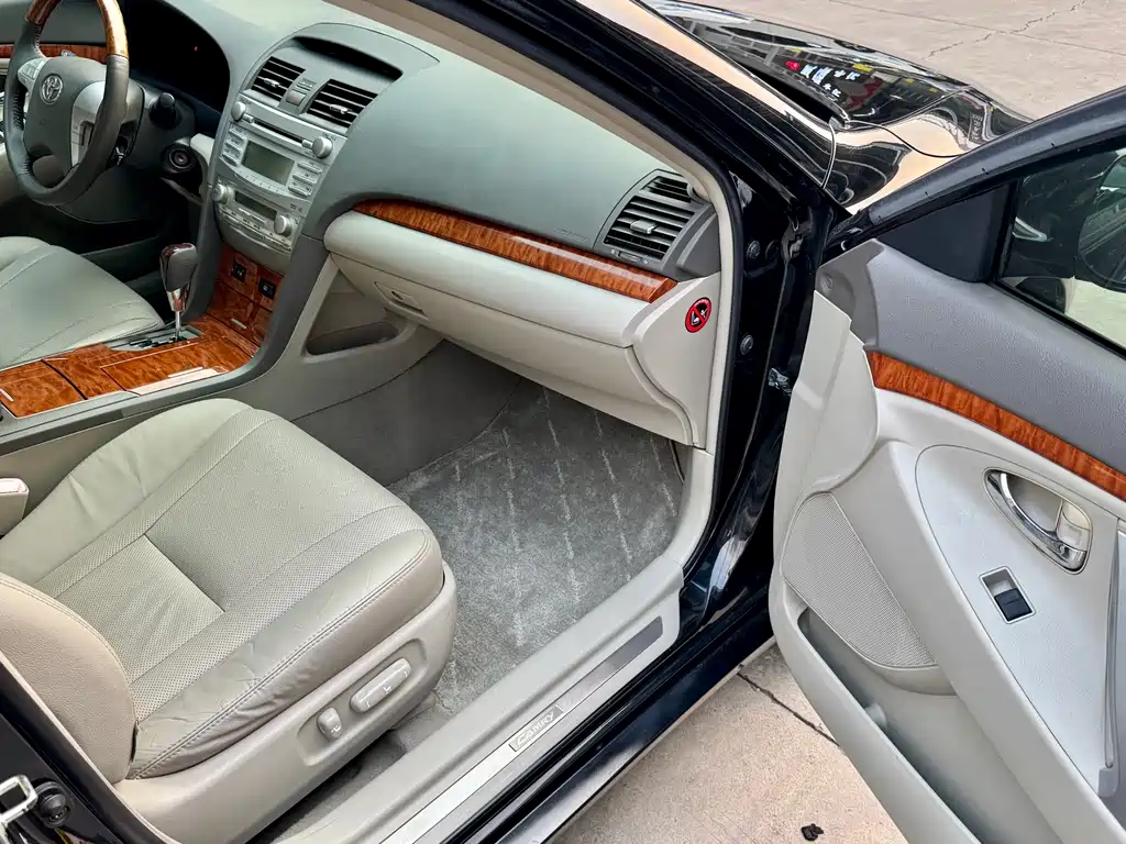 Toyota Camry — миниатюра 12