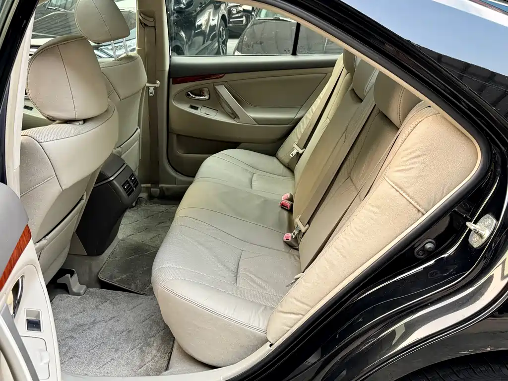 Toyota Camry — миниатюра 14