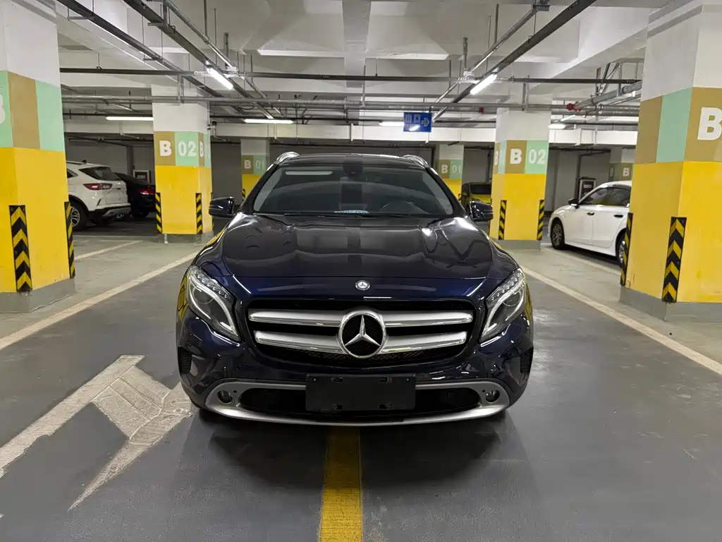 MERCEDES-BENZ GLA