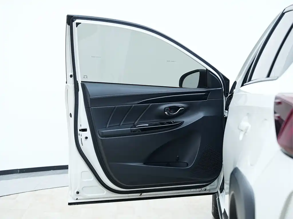 TOYOTA YARIS L ZHIXUAN