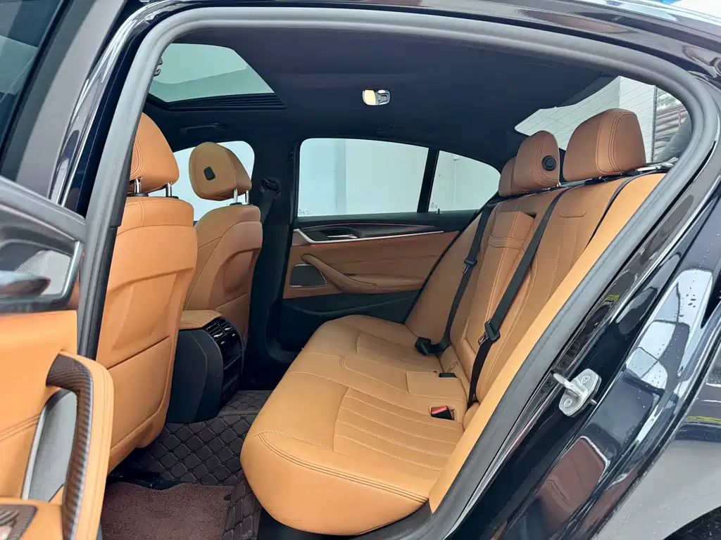 BMW 5 Series (Import) — миниатюра 9