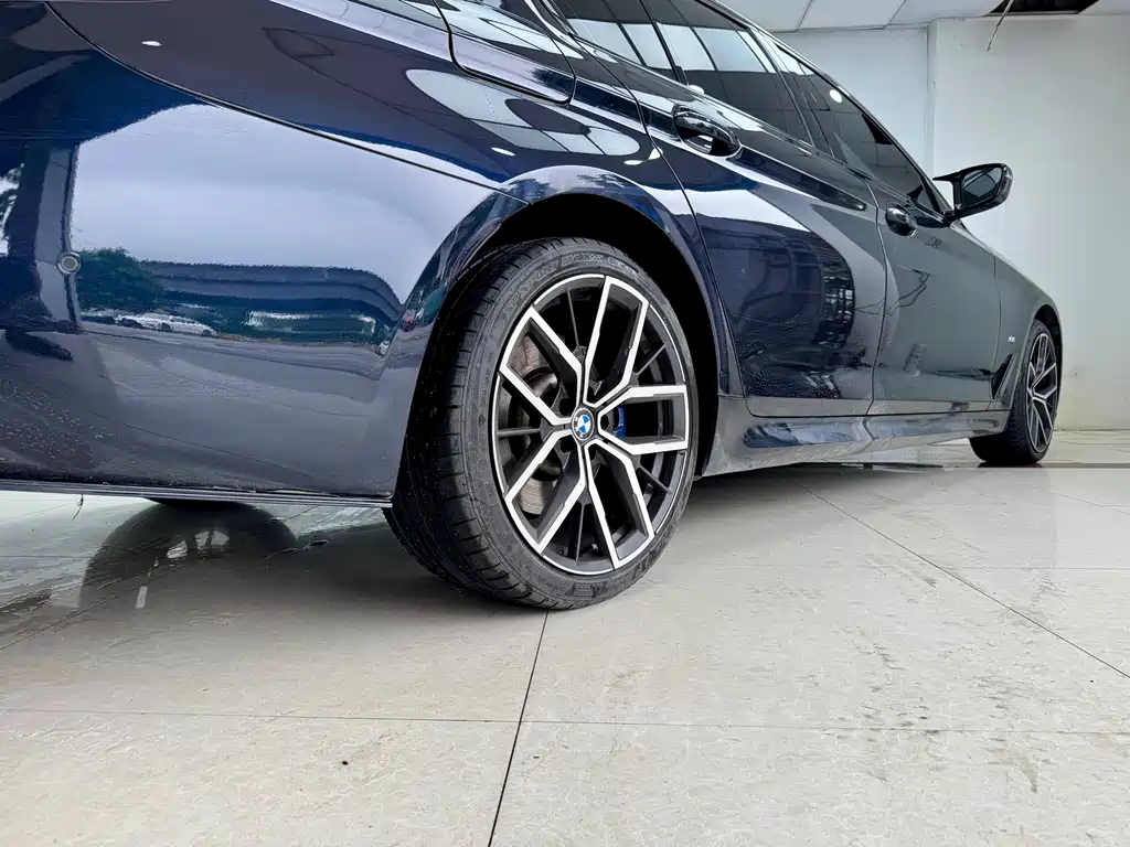 BMW 5 Series (Import) — миниатюра 21