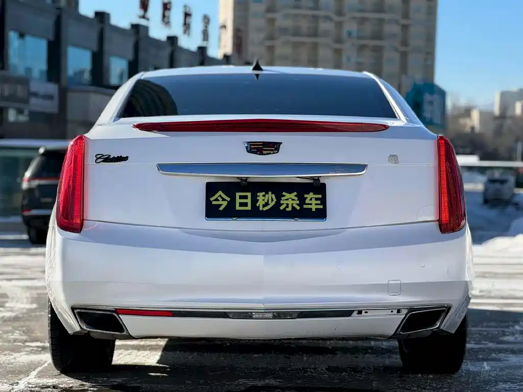 CADILLAC XTS